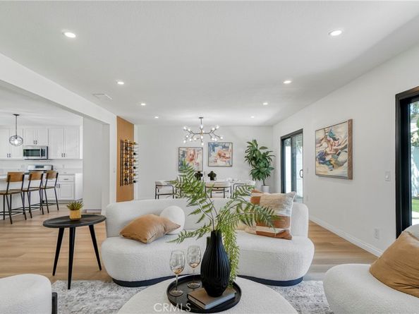 8400 Chimineas Avenue, Northridge CA 91325