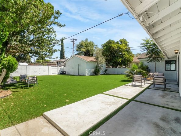 8400 Chimineas Avenue, Northridge CA 91325