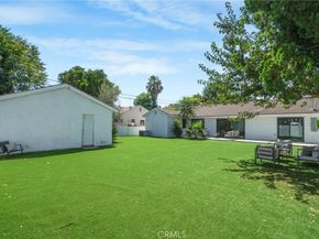 8400 Chimineas Avenue, Northridge CA 91325