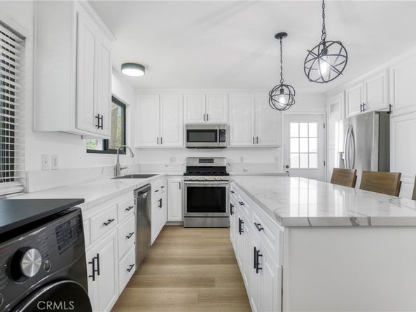 8400 Chimineas Avenue, Northridge CA 91325