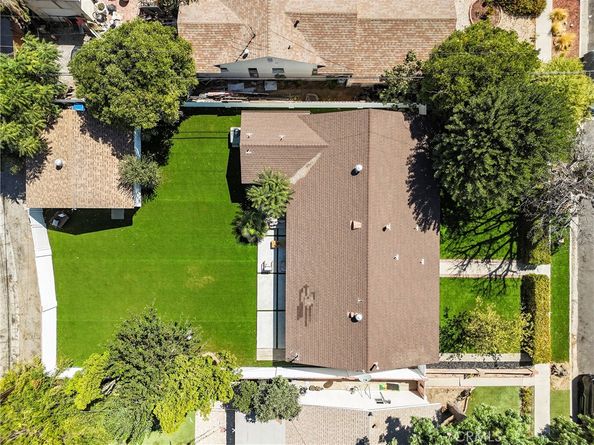 8400 Chimineas Avenue, Northridge CA 91325