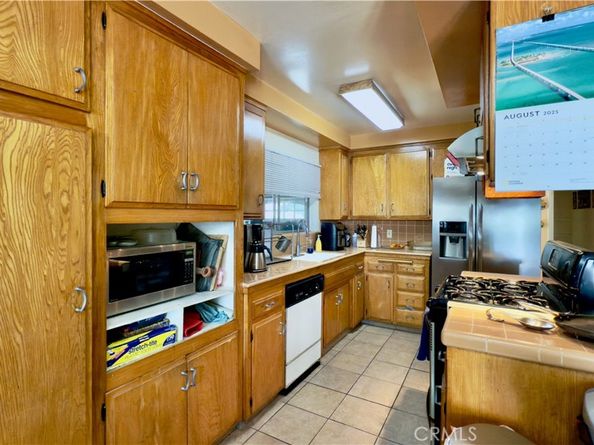 9428 Noble Avenue, North Hills CA 91343