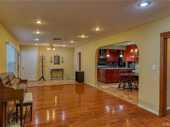 10049 Langdon, San Fernando CA 91345