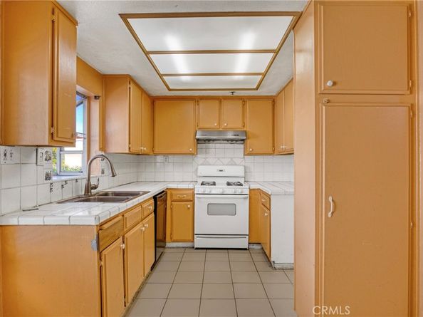 8828 Burnet Avenue 9, North Hills CA 91343