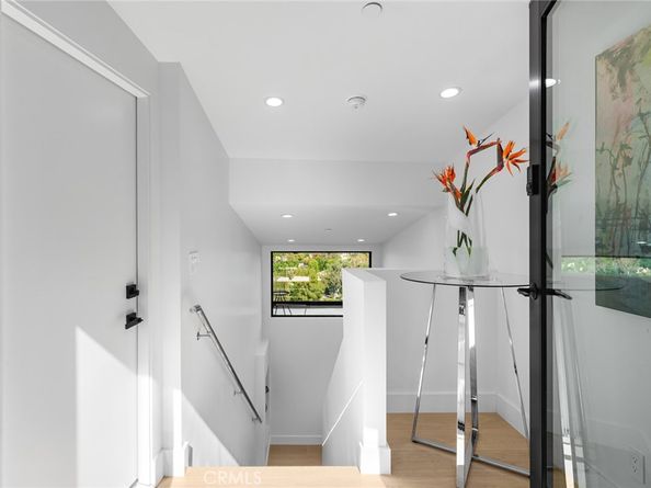 5130 Medina Road, Woodland Hills CA 91364