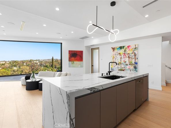 5130 Medina Road, Woodland Hills CA 91364