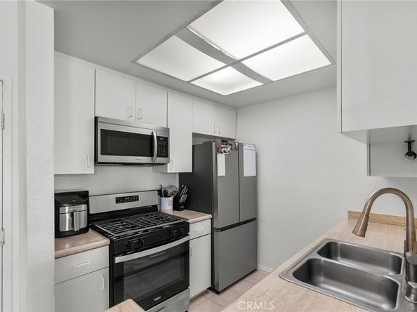 19350 Sherman Way 204, Reseda CA 91335