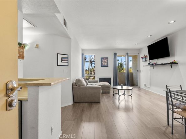 19350 Sherman Way 204, Reseda CA 91335