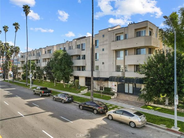 19350 Sherman Way 204, Reseda CA 91335