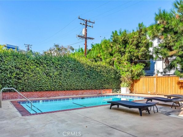 1222 N Olive Drive 213, West Hollywood CA 90069