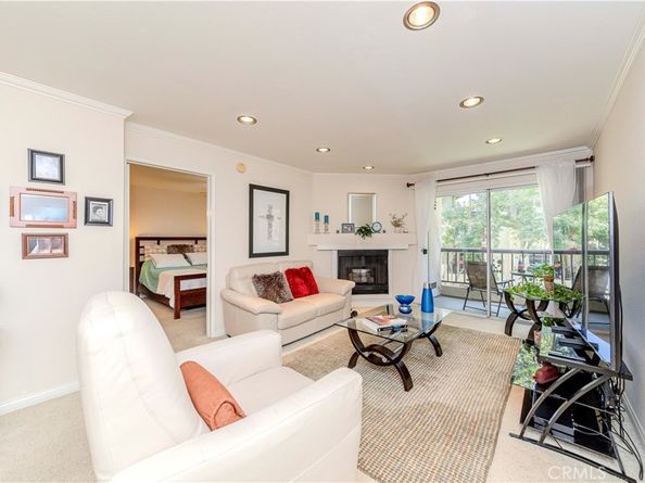 21450 Burbank Boulevard 211, Woodland Hills CA 91367