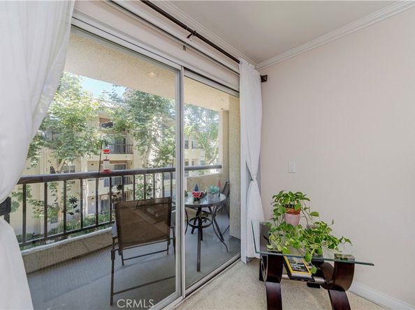 21450 Burbank Boulevard 211, Woodland Hills CA 91367