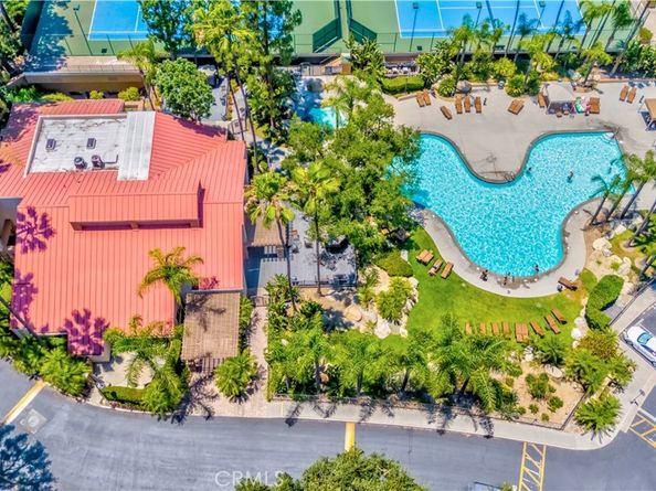 21450 Burbank Boulevard 211, Woodland Hills CA 91367