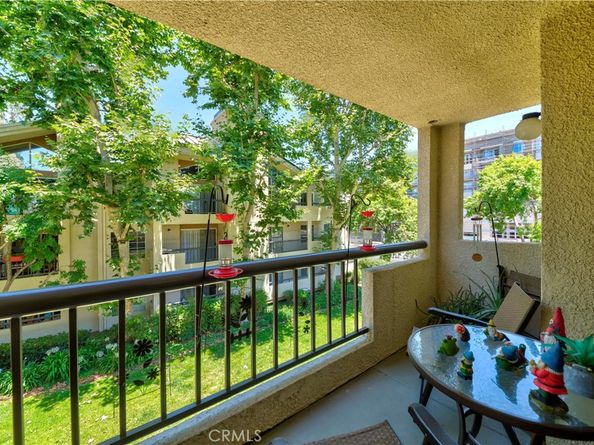 21450 Burbank Boulevard 211, Woodland Hills CA 91367