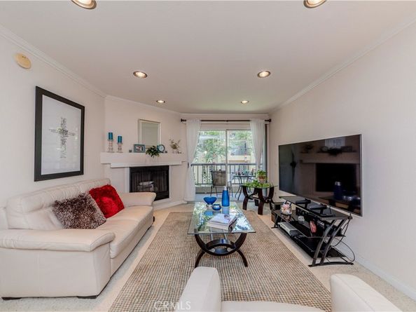 21450 Burbank Boulevard 211, Woodland Hills CA 91367