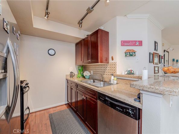 21450 Burbank Boulevard 211, Woodland Hills CA 91367