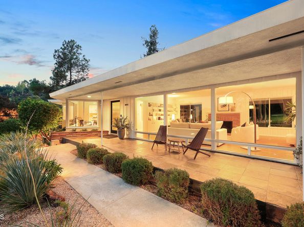 1620 Knollwood Drive, Pasadena CA 91103