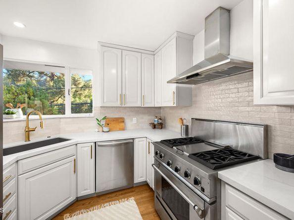 1620 Knollwood Drive, Pasadena CA 91103
