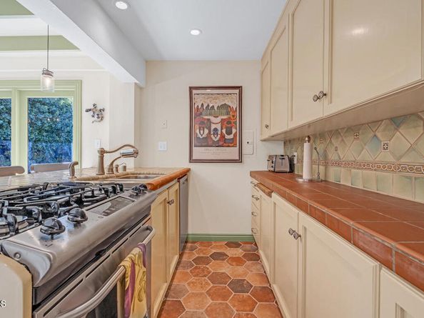 1450 Arroyo View Drive, Pasadena CA 91103