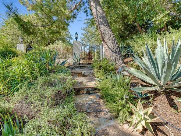 1450 Arroyo View Drive, Pasadena CA 91103