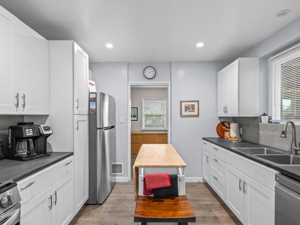 1818 New York Drive, Altadena CA 91001