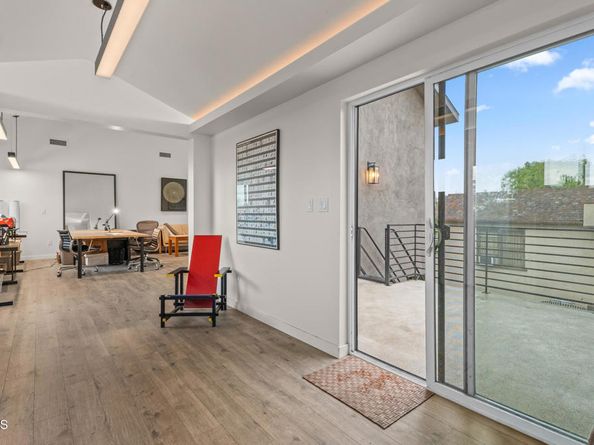 1818 New York Drive, Altadena CA 91001