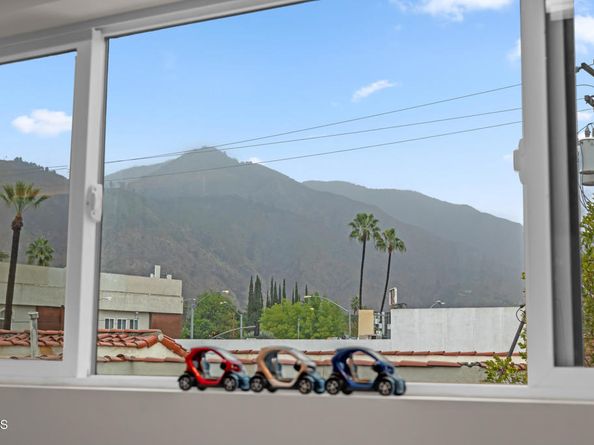 1818 New York Drive, Altadena CA 91001