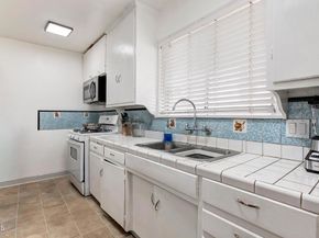 426 W Arbor Vitae Street, Inglewood CA 90301