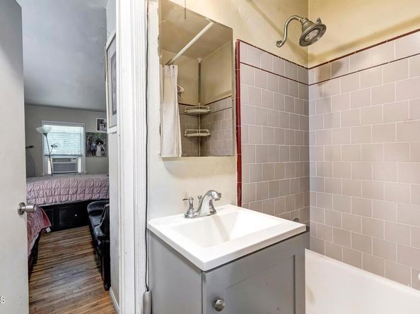 426 W Arbor Vitae Street, Inglewood CA 90301