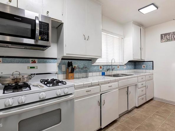 426 W Arbor Vitae Street, Inglewood CA 90301