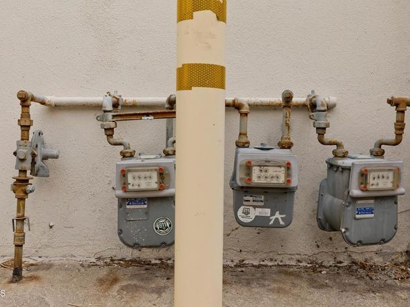 426 W Arbor Vitae Street, Inglewood CA 90301