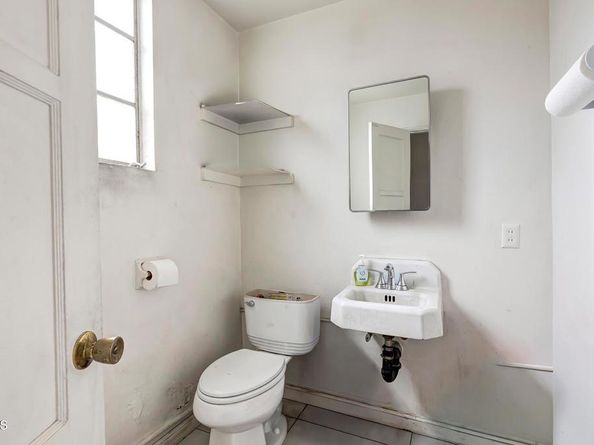 426 W Arbor Vitae Street, Inglewood CA 90301