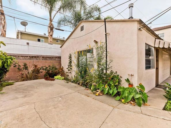 426 W Arbor Vitae Street, Inglewood CA 90301