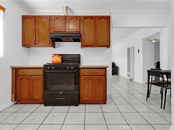 8810 MENLO Avenue, Los Angeles CA 90044