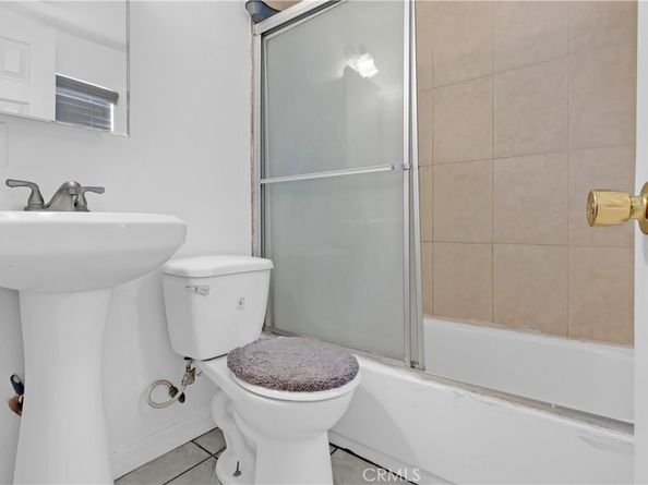 8810 MENLO Avenue, Los Angeles CA 90044