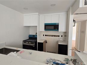 8601 International 228, Canoga Park CA 91304