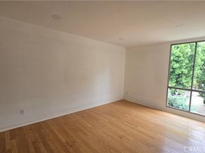 8601 International 228, Canoga Park CA 91304