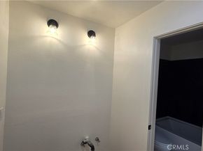 8601 International 228, Canoga Park CA 91304