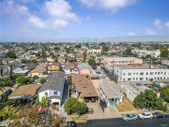 243 E 68th Street, Los Angeles CA 90003