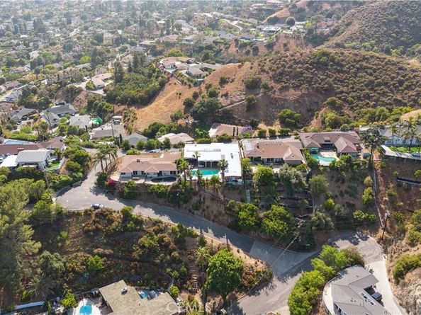 1606 Glenmont Drive, Glendale CA 91207
