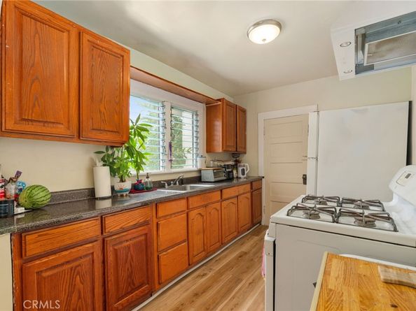 2210 Scott Avenue, Los Angeles CA 90026