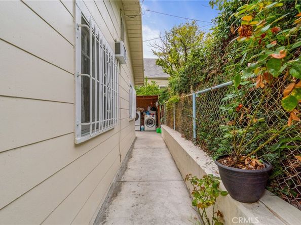 2210 Scott Avenue, Los Angeles CA 90026