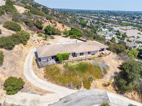 521 Baseline Road, La Verne CA 91750