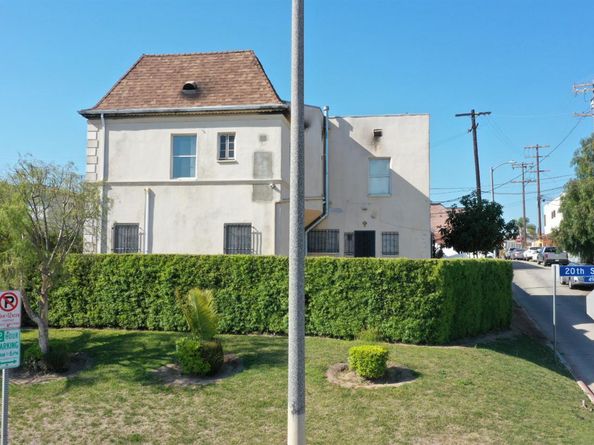 4905 W 20th Street, Los Angeles CA 90016