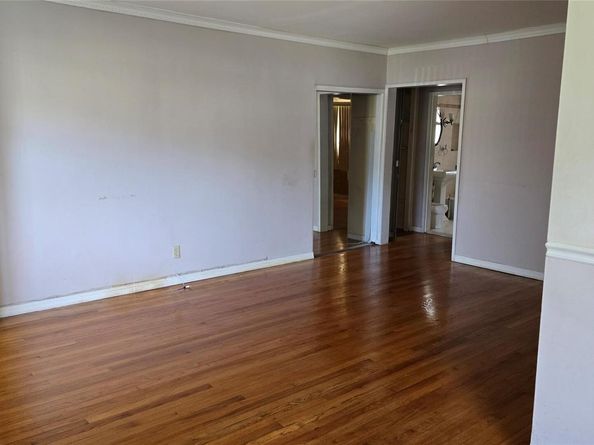 198-02 Pompeii Avenue 1 B, Hollis NY 11423