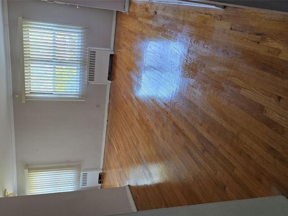 198-02 Pompeii Avenue 1 B, Hollis NY 11423