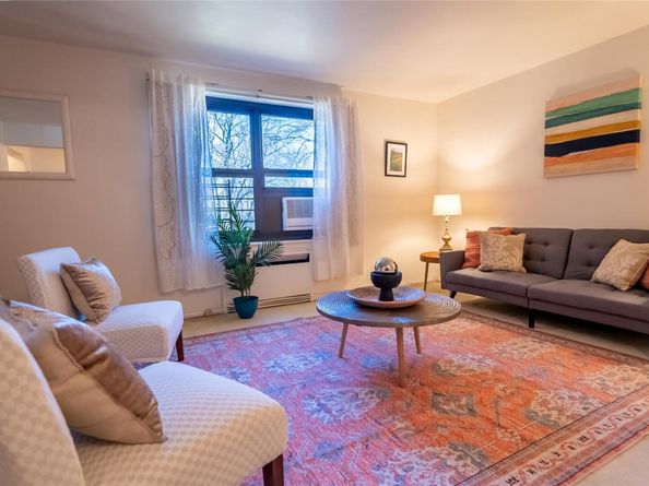 213-02 75 Avenue 2F, Oakland Gardens NY 11364