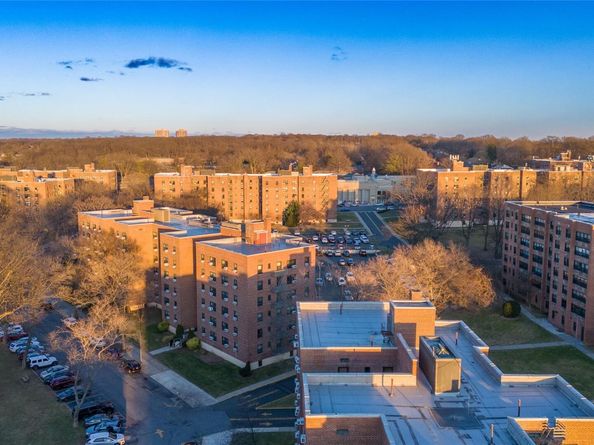 213-02 75 Avenue 2F, Oakland Gardens NY 11364