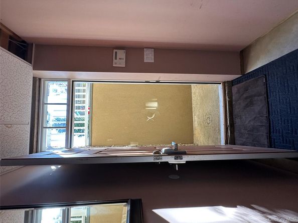 Undisclosed Address #876946, Farmingville NY 11738