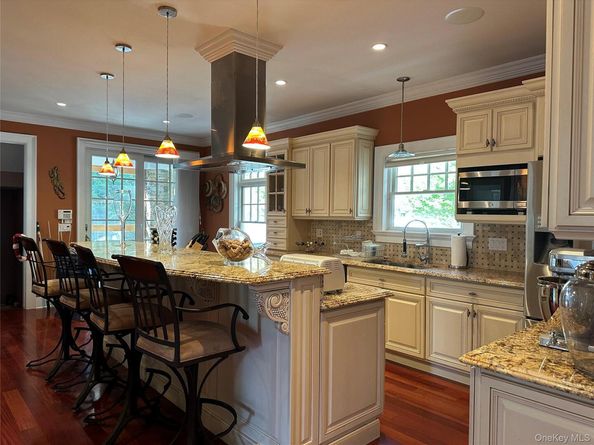 Undisclosed Address #876946, Farmingville NY 11738